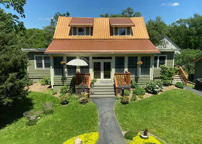 Hotel with Tennis: Prairie Guest House